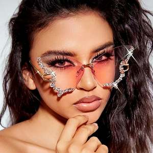Gafas de Sol de Moda para Mujer, Estilo Y2K Vintage 2025, Sin Montura, con Diseño de Mariposa y Diamantes, para el Verano - Product Image 1
