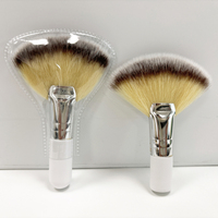 Hoge kwaliteit MINI zachte schoonheidsspecialiste reinigings cosmetische kleine witte korte houten handvat synthetische vezel waaierborstels voor het gezicht