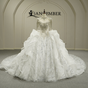 GT26057 Venta al por mayor de fábrica Vestido de novia moderno perfecto con escote corazón, pedrería, cola capilla, largo hasta el suelo y sin espalda para - Product Image 3