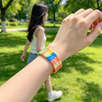 Bracelet à clipser personnalisé pour enfants et adultes, logo personnalisé, bracelet en PVC coloré, cadeau pour activité scolaire
