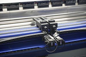 Presse plieuse hydraulique CNC série MYT 2500 mm 63T rouge et blanc pour tôles avec <span class=keywords><strong>DELEM</strong></span> <span class=keywords><strong>DA</strong></span> <span class=keywords><strong>58T</strong></span> - Product Image 2