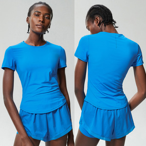 Vente en gros Ensemble 2 pièces d'entraînement pour femmes T-shirt ample à manches courtes et short 2 en 1 à empiècement en maille Ensemble de gymnastique tennis badminton - Product Image 3