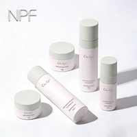 Kit de Soins Visage OEM Vitamine C Hydratant Éclaircissant Contrôle du Sébum Anti-Acné Logo Personnalisé Extrait Animal Ingrédients Réducteurs de Pores