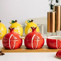230ml keramische huishoudelijke fruitvormige schattige geëmbosseerde antibacteriële vochtbestendige kruidenpotjes met creatieve deksel MSG zoutdoosjes