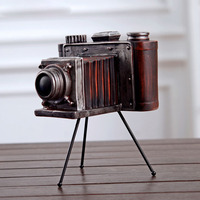 Retro camera-vormig, milieuvriendelijk, handgeschilderd hars ornament voor Pasen en Valentijnsdag, decoratie voor thuis.
