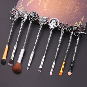 Kz Juego <span class=keywords><strong>de</strong></span> 8 Brochas <span class=keywords><strong>de</strong></span> Maquillaje Metálicas con Diseño <span class=keywords><strong>de</strong></span> Juego <span class=keywords><strong>de</strong></span> Tronos, Mango <span class=keywords><strong>de</strong></span> Lujo, para Viaje, Sombra <span class=keywords><strong>de</strong></span> <span class=keywords><strong>Ojos</strong></span>, Difuminado y Colorete - Product Image 1