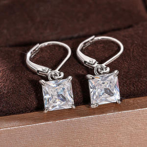 Orecchini Pendenti in Cristallo Bianco e Oro, Argento 925 con Montatura a Griffe, Design Geometrico Classico per Uso Quotidiano Femminile - Product Image 4