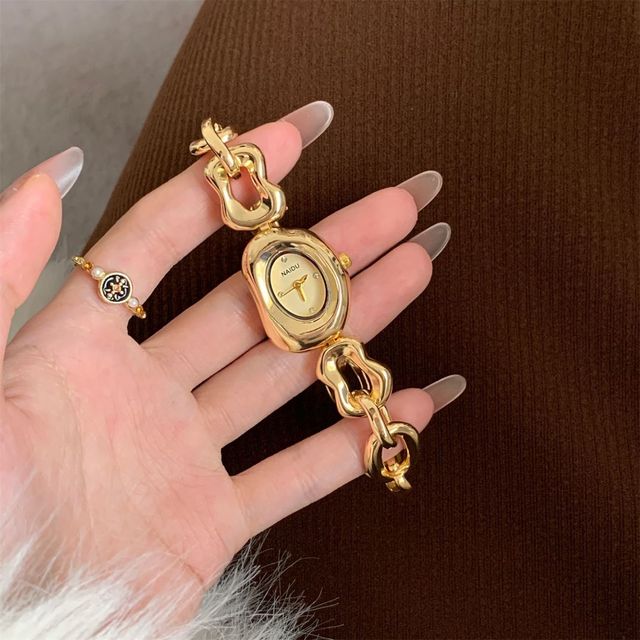 New Personalized Ladies Vintage Wristwatches for Female Girl Student Cute Jewelry Bracelet Cool Women Watches with Special Shape