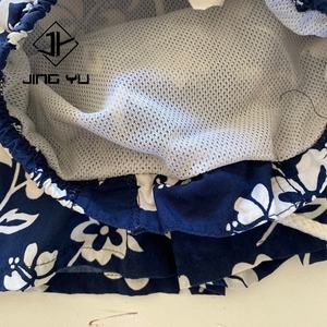 Shorts pour enfants en polyester recyclé, imprimé hawaïen, design personnalisé, fabrication de maillots de bain pour tout-petits - Product Image 5