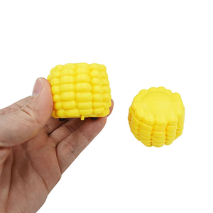 Mini Voiture à Friction en Forme de Maïs - Jouet en PVC en Capsule Gashapon, Cadeau Classique pour Enfants Unisexe et Faveurs de Fête - Product Image 3