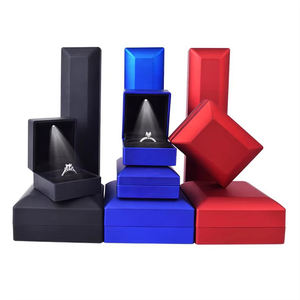 Новогоднее свадебное небольшое предложение, СВЕТОДИОДНАЯ световая кольцевая коробка для модных кольцевых коробок, подарочная упаковка для ювелирных изделий, китайская Торговая платформа - Product Image 6