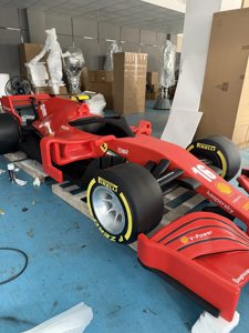 Sculpture d'art public personnalisée en fibre de verre renforcée de plastique, modèle de course de Formule 1, grande taille - Product Image 2