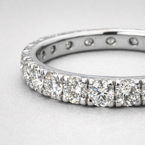 Anillo de Platino con Diamantes de Diseño para Mujer, con un Look Moderno y Elegante, Joyería Fina para la Colección Nupcial, Celebración de Aniversario - Product Image 2