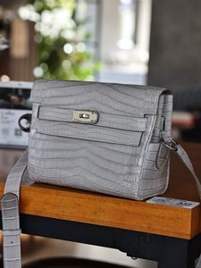 Nouveau sac messager <span class=keywords><strong>d</strong></span>écontracté en peau <span class=keywords><strong>de</strong></span> <span class=keywords><strong>crocodile</strong></span> <span class=keywords><strong>de</strong></span> <span class=keywords><strong>mer</strong></span> minimaliste avec fermeture à rabat et rangement pour usage quotidien - Product Image 2