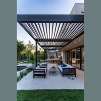 Pergola motorisée à toit rétractable personnalisée avec télécommande, en aluminium à lames orientables, résistante aux intempéries et aux UV, idéale pour l'industrie