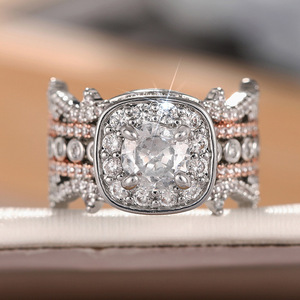 Anello a Triangolo Ondulato Bicolore con Spine per Donne, Gioiello da Dito Trendy e Alla Moda - Product Image 1