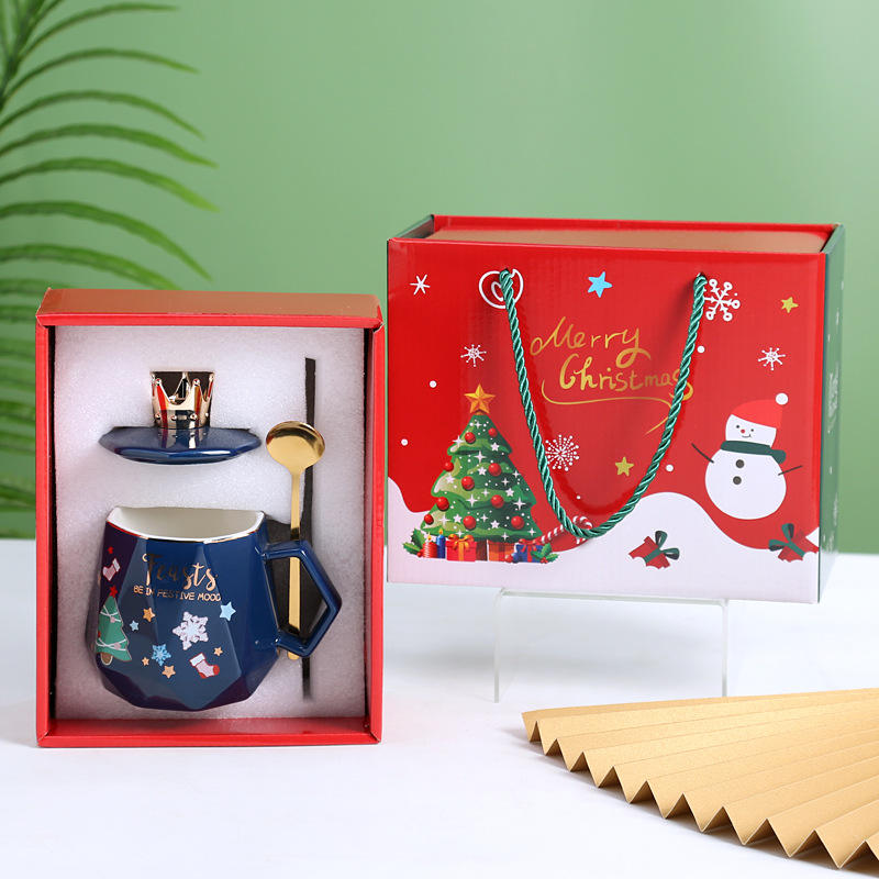 ถ้วยเพชรคริสต์มาส -- กล่องของขวัญสีน้ำเงิน-ปกและช้อน-