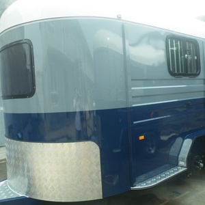 Remorque de luxe standard pour 2 chevaux avec auvent haut de gamme pour le transport de chevaux de classe supérieure dans les camions de restauration - Product Image 4