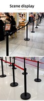 Poteau de délimitation mobile en acier inoxydable avec sangle rétractable pour le contrôle des foules et la gestion des files d'attente, idéal pour banques, aéroports, centres commerciaux et expositions