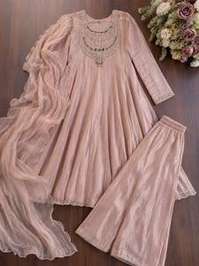 Conjunto de traje de organza de cristal con pedrería para mujer, con kurta adornada, pantalón a juego y dupatta, ropa étnica de diseñador para fiesta - Product Image 4