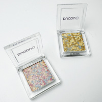 Palette de fards à paupières irisés six couleurs effet mat et brillant, longue tenue, avec charme fumé et triple poudre glacée