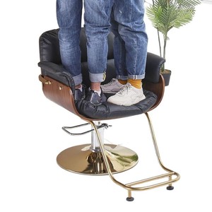 Silla de Peluquería con Respaldo de Madera y Base Dorada, Altura Ajustable para Uso en Salón - Product Image 4