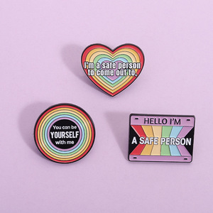 เข็มกลัดติดปกเสื้อโลหะสีเงินรูปหัวใจเข็มกลัดสีรุ้ง LGBTQ - Product Image 4