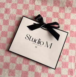 Bolsa de Compras de Papel Reciclado Laminado Mate <span class=keywords><strong>con</strong></span> Logotipo Impreso Personalizado, Franja Negra <span class=keywords><strong>con</strong></span> Cinta para Atar, para Regalos de Boutique Minorista - Product Image 2