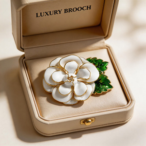 Broche Fleur de Camélia Blanche Plaqué Or en Alliage de Zinc, Bijou Tendance pour Femme - Product Image 2
