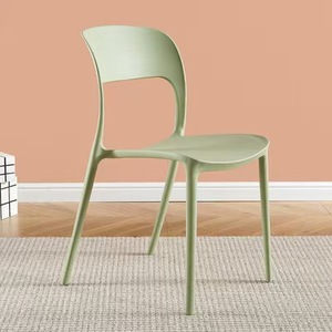 Chaises de <span class=keywords><strong>salle</strong></span> <span class=keywords><strong>à</strong></span> <span class=keywords><strong>manger</strong></span> en plastique design moderne bon marché colorées empilables d'extérieur en PP pour restaurant et café vente en gros - Product Image 4