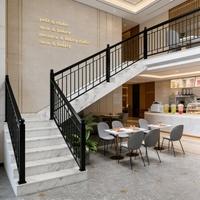 Rampe d'escalier moderne et simple en fer forgé, garde-corps de balcon, main courante pour restaurant et villa, garde-corps de fenêtre en baie, garde-corps de grenier, clôture de séparation