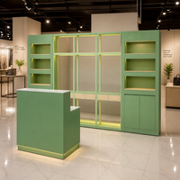 Vitrine de Luxe Personnalisée en Peinture Cuite pour Cosmétiques et Soins de la Peau, Meuble de Présentation pour Boutique de Maquillage et Vitrine de Magasin