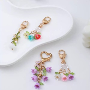 1PC Nouveau porte-clés en forme de cœur avec décorations colorées de fleurs, de <span class=keywords><strong>fruits</strong></span> et de raisins en alliage de zinc, cadeau de fête - Product Image 1