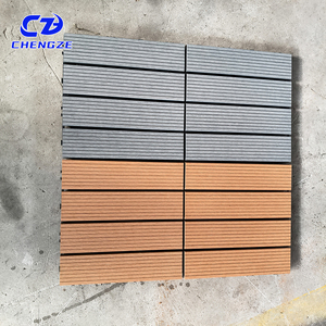 Planches de terrasse en WPC modernes carrées pour l'extérieur avec surface en <span class=keywords><strong>bois</strong></span> brossé imperméable antidérapante - Product Image 1
