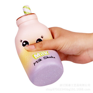 ของเล่นบีบคลายเครียดรูปขวดนมเชค ทำจากเรซิ่น สำหรับตกแต่งห้องเด็ก - Product Image 1