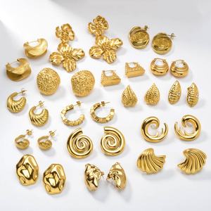 Joyería de Moda de Lujo Personalizada al por Mayor, Aretes Colgantes Gruesos de Acero Inoxidable Chapados en Oro de 18k con Diseño de Flor, Unisex - Product Image 2