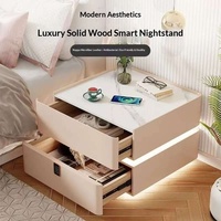 Table de chevet intelligente pour chambre à coucher, style moderne et simple, ambiance crème, lampe à induction, lumière de luxe avancée, suspension en bois, dalle de roche