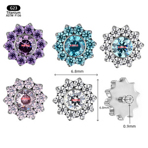 Boucles d'oreilles à clous en titane avec cristaux sertis de 6,8 mm pour piercing au cartilage - Product Image 1