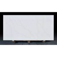 DCT CN7127 Dalle de quartz gris subtil moderne avec veinage délicat, vente directe usine, plan de travail en pierre de quartz haute dureté pour salle à manger