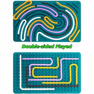 แผ่นกิจกรรมสัมผัสซิลิโคนสีสันสดใสสองด้าน รูปทรงสี่เหลี่ยม สำหรับเด็กผู้ชายและเด็กผู้หญิง ช่วยผ่อนคลาย บรรเทาความเครียด เหมาะสำหรับเด็กอายุ 2 ถึง 4 และ 5 7 ปี - Product Image 3