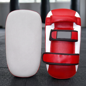 Almohadilla de entrenamiento de cuero para boxeo, kickboxing y Muay Thai, con cinturón ajustable, rojo y blanco - Product Image 3