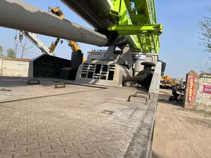 Grue sur camion Zoomlion ZTC350H d'occasion 35T – Équipement de levage fiable avec système hydraulique stable et pièces essentielles - Product Image 4