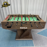 Vente directe d'usine, table de football moderne et luxueuse en bois de chêne massif blanc ou à motif bois, avec 3 ballons de football