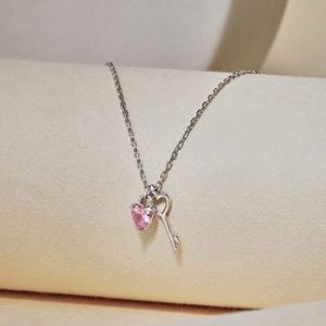 Collar con Colgante de Corazón y Llave de Plata S925 con Rodio y Oro de 18K, Diseño Personalizado Dylam, con Circonita 5A, para Mujeres y Niñas - Product Image 5