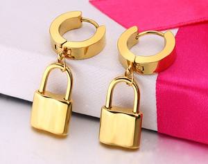 Boucles <span class=keywords><strong>d</strong></span>'oreilles huggie en acier inoxydable, bijou coréen avec pendentif cadenas, en acier inoxydable chirurgical - Product Image 2