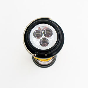 <span class=keywords><strong>Radio</strong></span> d'urgence à manivelle avec <span class=keywords><strong>dynamo</strong></span>, <span class=keywords><strong>lampe</strong></span> à 6 LED, <span class=keywords><strong>lampe</strong></span> torche à 3 LED, <span class=keywords><strong>radio</strong></span> FM avec haut-parleur magnétique pour le camping - Product Image 4