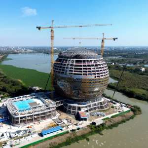 Ketinggian Maksimum 150m Tinggi Bebas 40m <span class=keywords><strong>Crane</strong></span> Menara Topkit QTZ63 5013 Kapasitas Angkat 5 ton Rentang Angkat 36.8m-50m <span class=keywords><strong>Crane</strong></span> Menara Topkit Konstruksi - Product Image 3