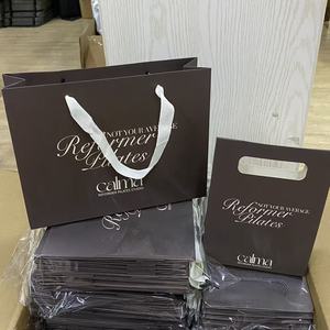 Bolsa <span class=keywords><strong>de</strong></span> <span class=keywords><strong>papel</strong></span> pequeña <span class=keywords><strong>de</strong></span> lujo personalizada para pequeñas empresas con su propio logotipo, boutique <span class=keywords><strong>de</strong></span> bodas con asa <span class=keywords><strong>de</strong></span> cinta al <span class=keywords><strong>por</strong></span> <span class=keywords><strong>mayor</strong></span> - Product Image 5