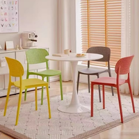 Chaise de salle à manger en plastique portable, résistante aux taches, facile à nettoyer, pour bureau, repos, repas décontractés, restaurant, livraison rapide