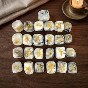 Juego de Piedras Rúnicas de Piedra Lunar Arcoíris Grabadas con Elder Futhark, Cristales Curativos - Product Image 2